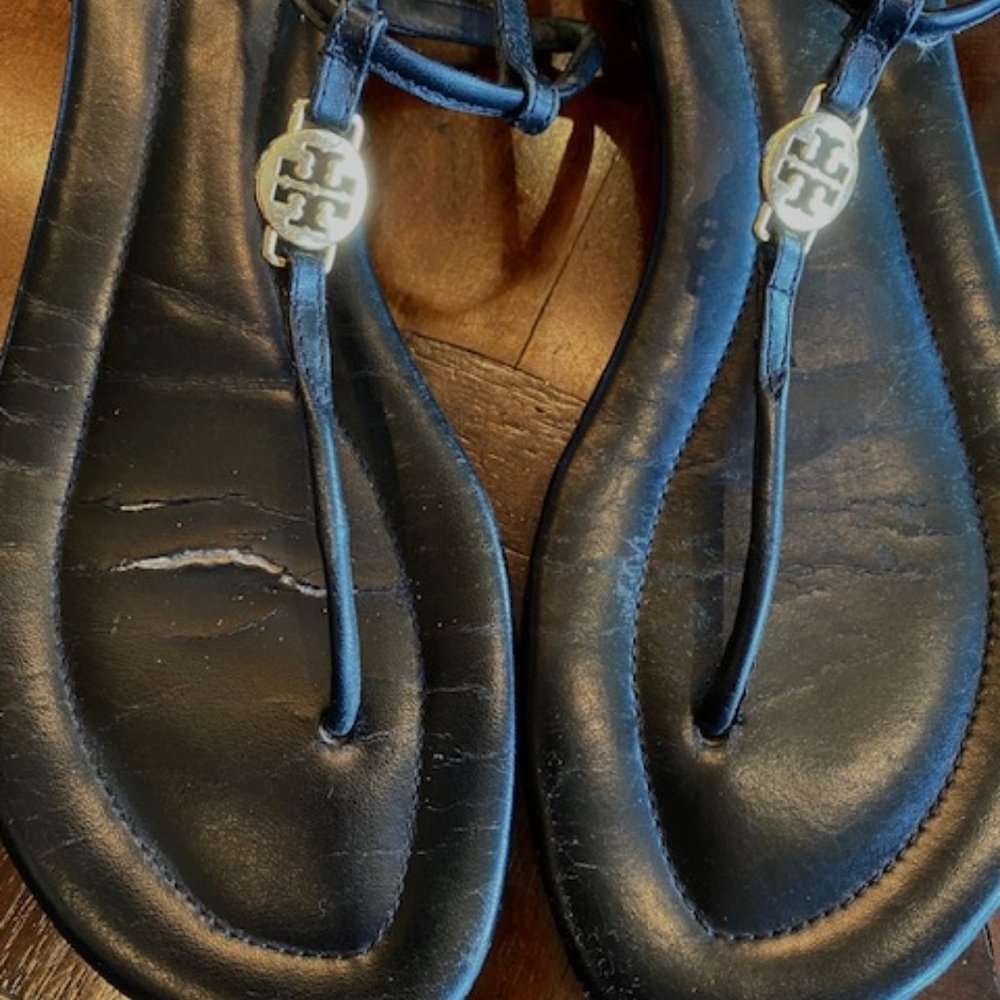 Tory Burch Emmy Flat T-strap Leather Thong Sandal BLACK/ Gold, 9.5